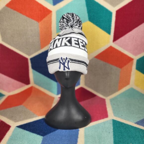 NEW YORK YANKEES New Era Pom Beanie MLB Calgary Cuff Knit Hat Gray - Picture 1 of 5